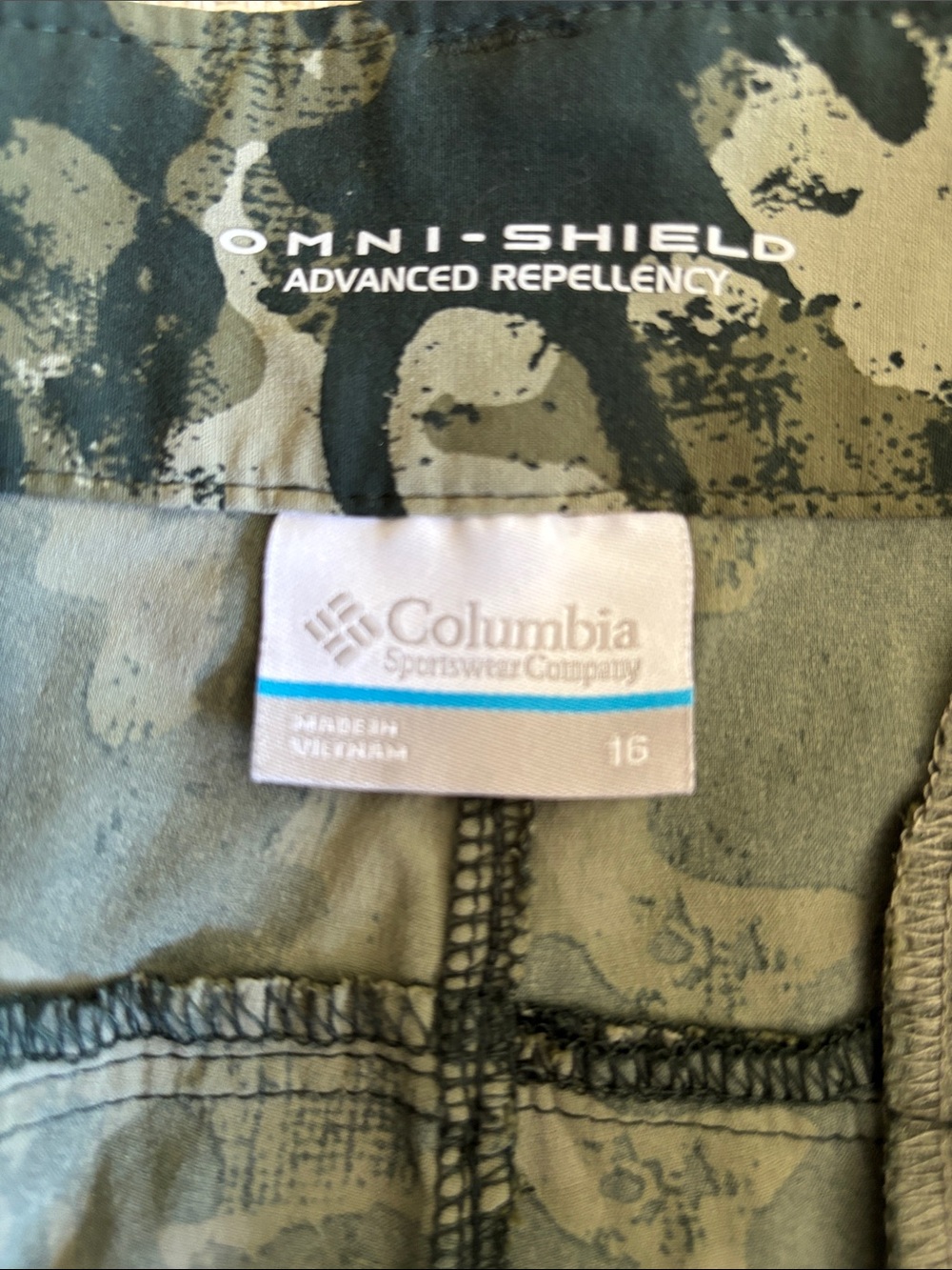 Columbia Omni Shield Camo Capri Pants Button Zip Stretch Size 16 - Picture 4 of 17
